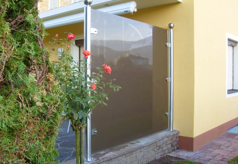 Sichtschutz-Verglasung bei einer Terrasse
